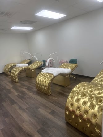 Affordable Booth & Room Rentals – Perfect for Lash Techs, MUA’s, & Beauty Pros!