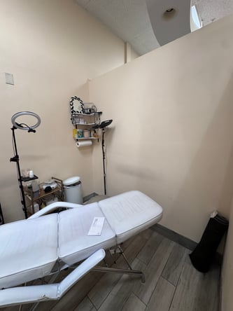 Established Boca Raton Salon: Private Beauty Room for Estheticians, PMU & Waxing Pros