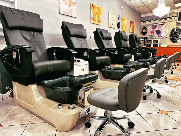 Nail salon station for rent