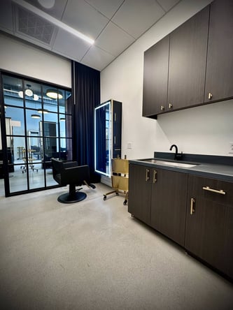 Private Suite for Rent (in Hybrid Salon)
