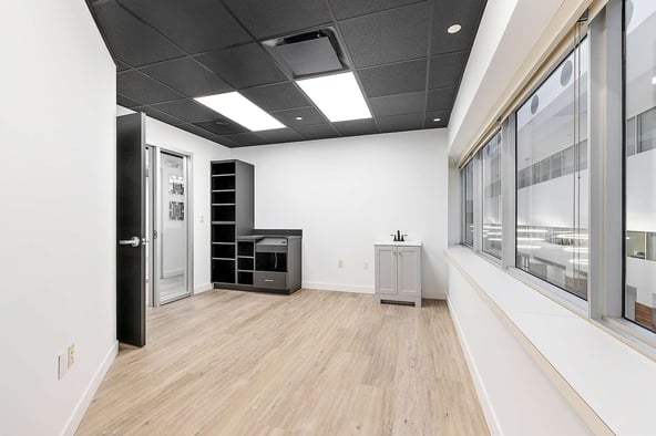 3 MONTHS FREE RENT! CITY OF TROY! SALON SUITES NOW AVAILABLE
