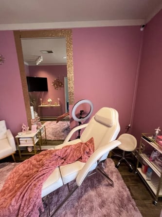 Premium Suites in Affluent Area –Turn Key + Easy Start!