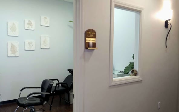 Salon Chair Rental