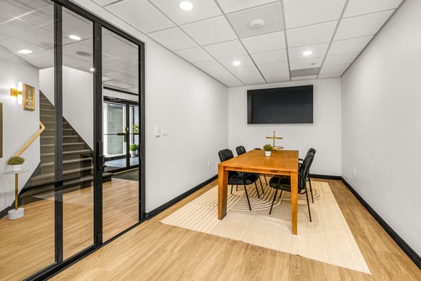SALON SUITE FOR RENT – THE FLORENCE COLLECTIVE | OAK CREEK
