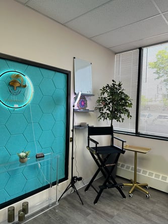 rent workspaces for a hairdressers, massage therapists, nails specialists, make up artist