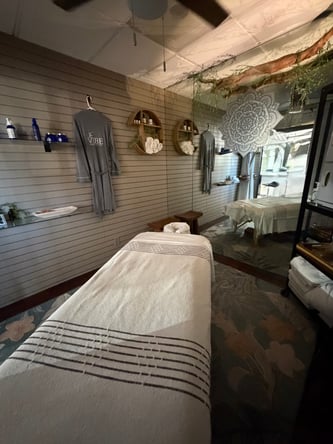 PRIVATE ROOM or SEMI PRIVATE HAIRSTATION: Hairstylist, Aestheticians, Lash technician, Massage Tech