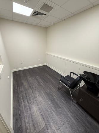 Premium Salon Suite for Rent – Phenix Salon Suites, Manchester City Centre
