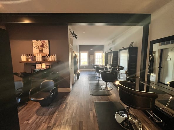 Booth Available in Busy Salon!