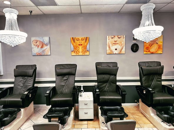 Nail salon station for rent