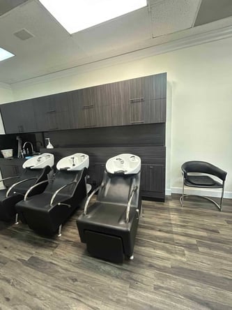 Salon Chair for Rent in Downey, CA – Grow Your Clientele in a Thriving Salon!