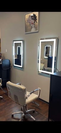Chicago’s Lincoln Park salon stations for rent, 60614