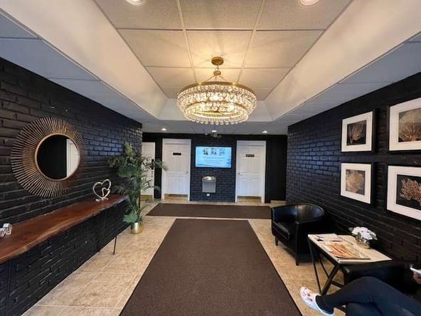Beautiful Salon Suites Available – Southfield