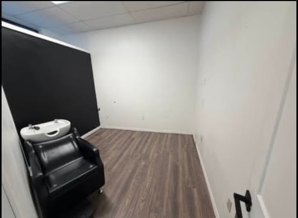 Private Salon Suites in Casselberry, FL: All Utilities Included & 24/7 Access