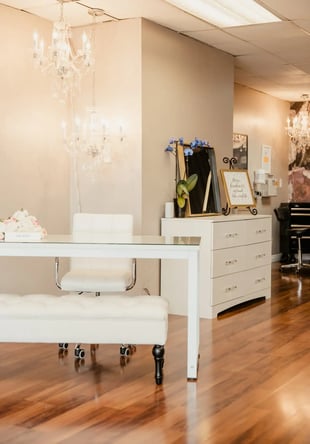 Prime Huntington Beach Salon Chair for PMU, Lashes, Waxing & More! Steps from Main Beach