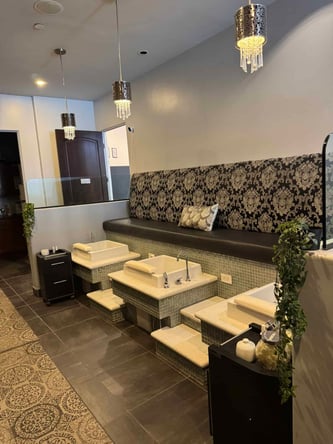 Beautiful Salon chair rental in Santan Village Mall – $250/wk