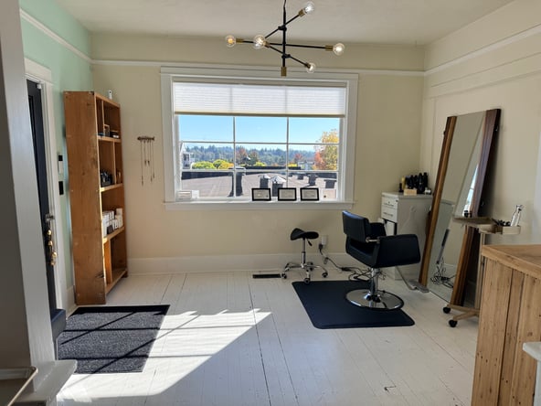 CHAIR RENTAL AVAILABLE DOWNTOWN LAKE OSWEGO, OR