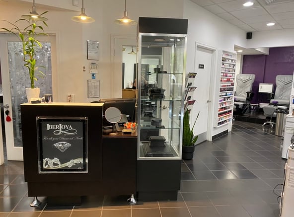 Salon Booth / Station Rental
