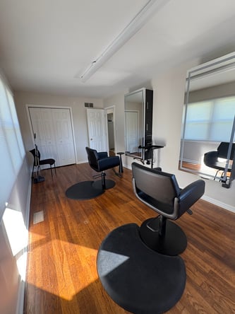 Booth Rental Opportunity in Valparaiso, IN — Hår Salon & Boutique