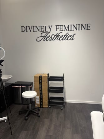 SUBLEASE DOWNTOWN SANTA MONICA SALON SUITE