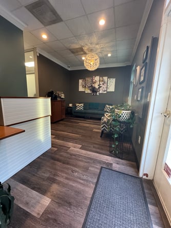 Chair rental at established salon in Five Points