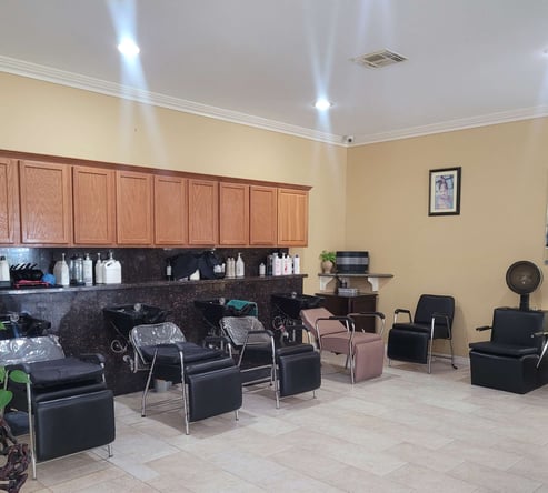 Salon space for rent w/ 1 month free – Hairstylists, Beauty Pros, and Massage Therapists welcomed