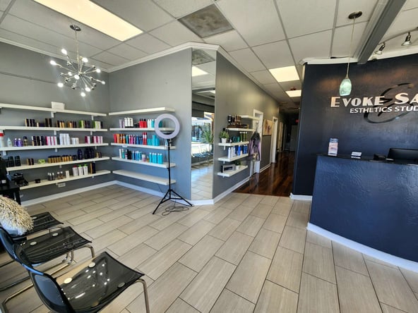 Northshore Beauty Salon Chair For Rent