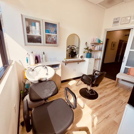 Part time hairstylist in private studio Bay Park