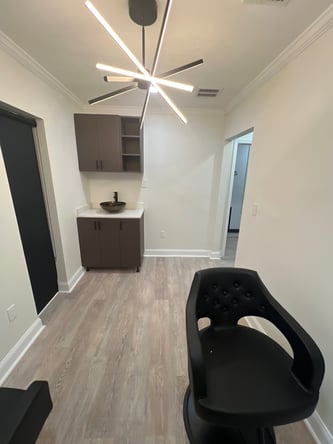 The Retreat Salon + Spa Suites Tinseltown Location