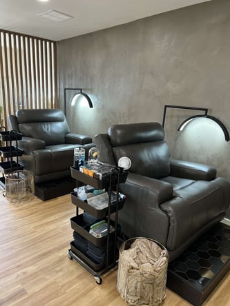 High End Electric Lash Extension Chairs Available for Rent at Modern Beauty Bar in Carlsbad
