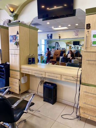 Salon Room/Booth For Rent!