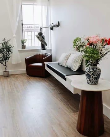 Work on Iconic Newbury St – Booth Rental Opportunity