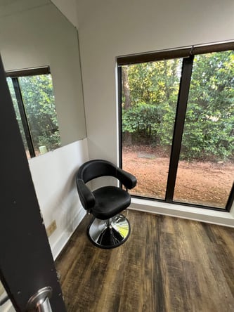 Premium Suites in Affluent Area –Turn Key + Easy Start!