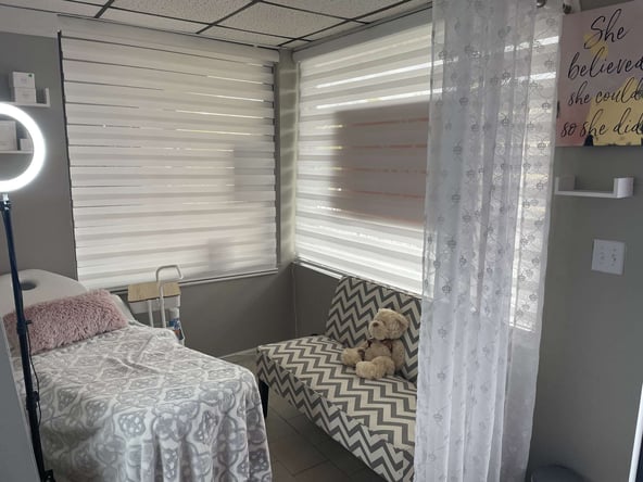 Salon BOOTH Rental