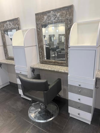 Beautiful Salon chair rental in Santan Village Mall – $250/wk