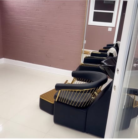 Salons by JE Monthly Rentals $700/Month, Large Suite (133 sq.ft.) $500/Month, Small Suite (80 sq.ft