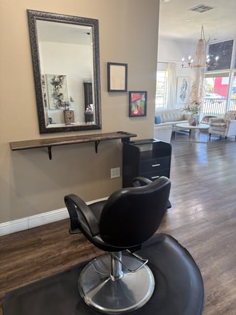 Salon Stations for Rent on Miracle Mile in Stockton