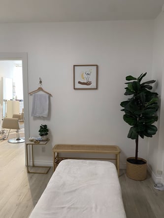 200 sq ft private room for rent in a peaceful midtown salon