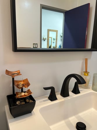 Beautiful Hair/Make Up Station for Rent – Modern Busy Salon, Great Location, Amenities Included
