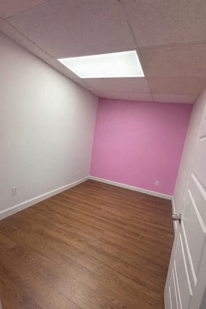 Salon Booth – Suite Rental