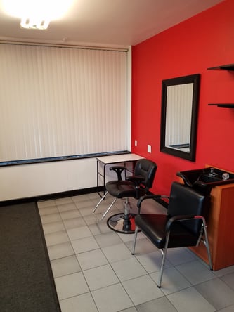 SALON FOR RENT / 2 CHAIRS