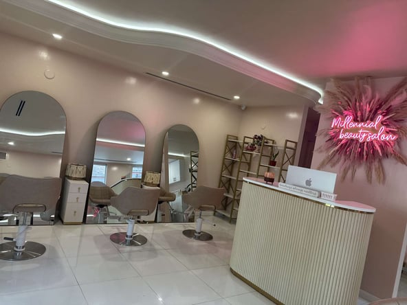 Salon chair for rent