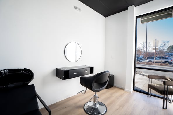 Luxura Salon Suites – Upscale Private Suites for Beauty Pros