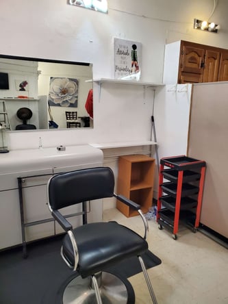 Salon suite