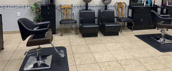 Salon Chair in East Orlando – Daily or Weekly Rent Available!