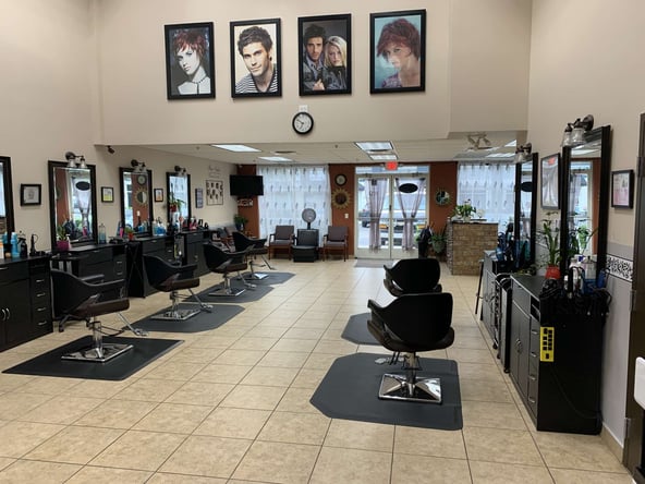 Salon Chair in East Orlando – Daily or Weekly Rent Available!