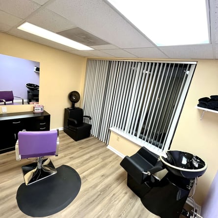 Gorgeous Fully Furnished Salon Suite Booth and Chairs for Rent Hourly Daily or Weekly