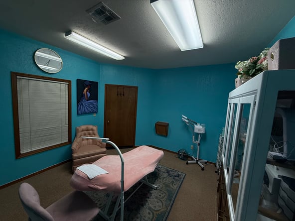 Fully Equipped Private Esthetics Suite – $250/Week | No Commission