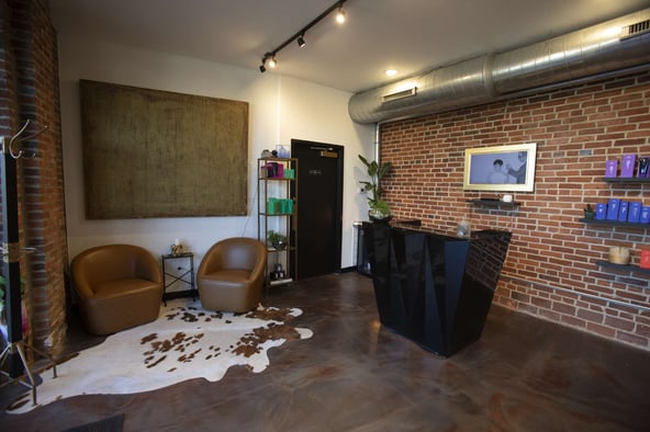 Station for rent @ Nicholas James & co in Midtown stl