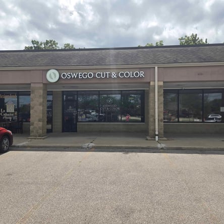Stylist Chair for Rent in Oswego – $850/month + 1 Month Free!