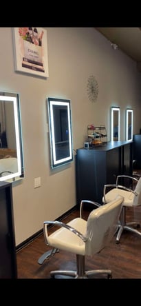 Chicago’s Lincoln Park salon stations for rent, 60614